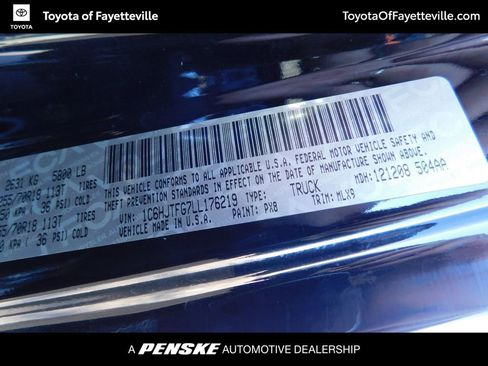 Used 2020 Jeep Gladiator Overland image 11