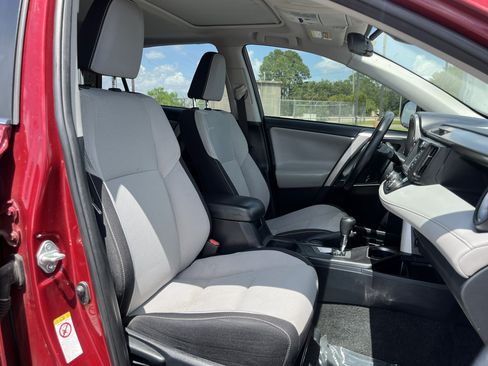 Used 2018 Toyota RAV4 XLE FWD image 30
