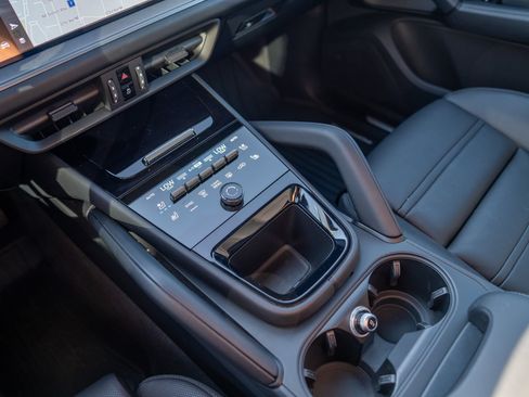 Certified 2026 Porsche Cayenne AWD/4WD image 19