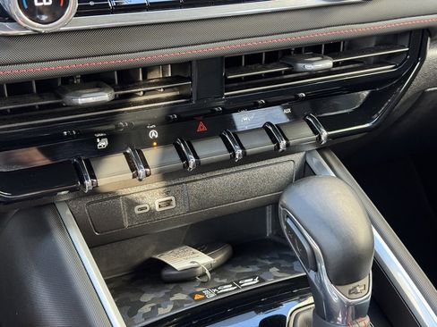 Used 2024 Chevrolet Colorado Z71 image 15