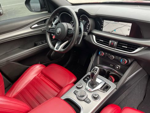 Used 2023 Alfa Romeo Stelvio Veloce image 33