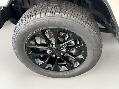 Used 2022 Jeep Wrangler Unlimited Sahara AWD/4WD image 11