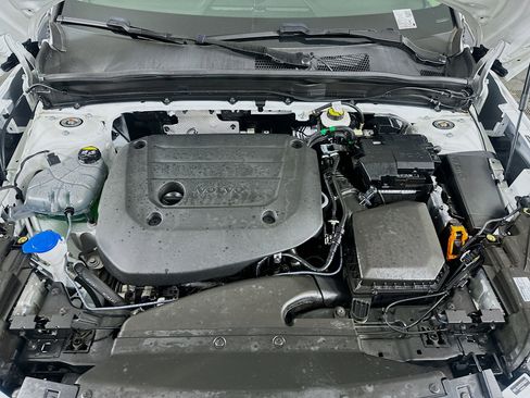 Used 2025 Volvo XC40 B5 Core image 33