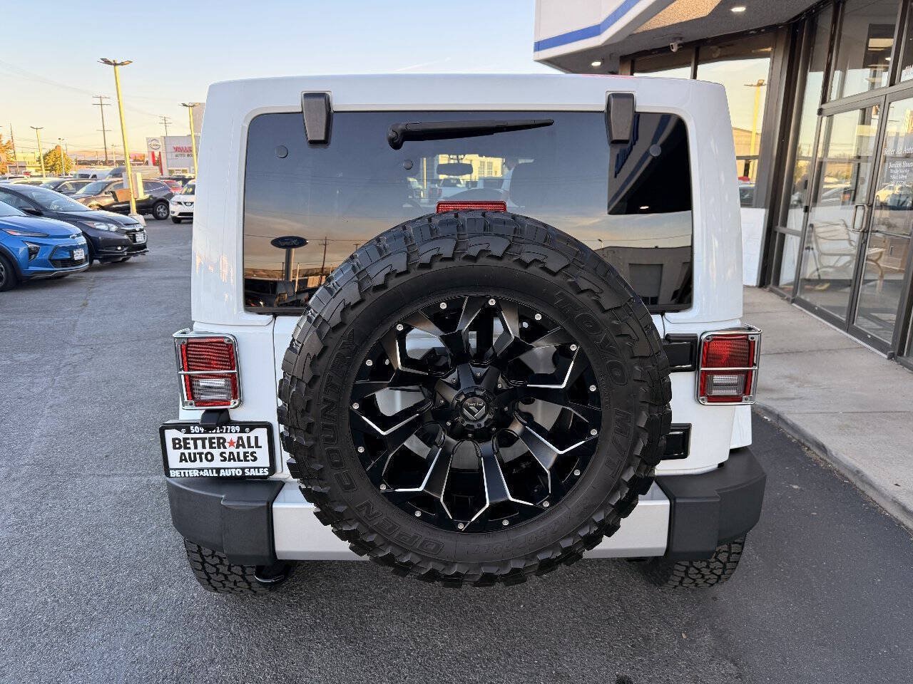 Used 2014 Jeep Wrangler Unlimited Sahara w/ Connectivity Group AWD/4WD image 4