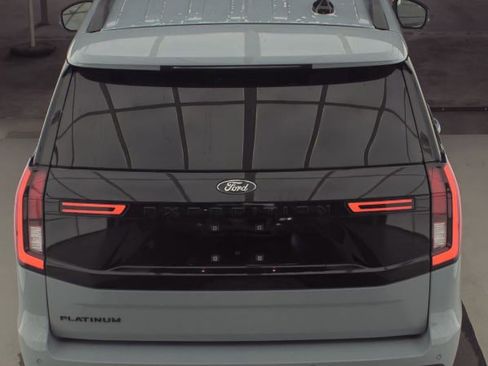 Used 2025 Ford Expedition Platinum w/ Stealth Appearance Package image 4