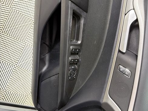 Used 2020 Ford Fusion SE FWD image 11
