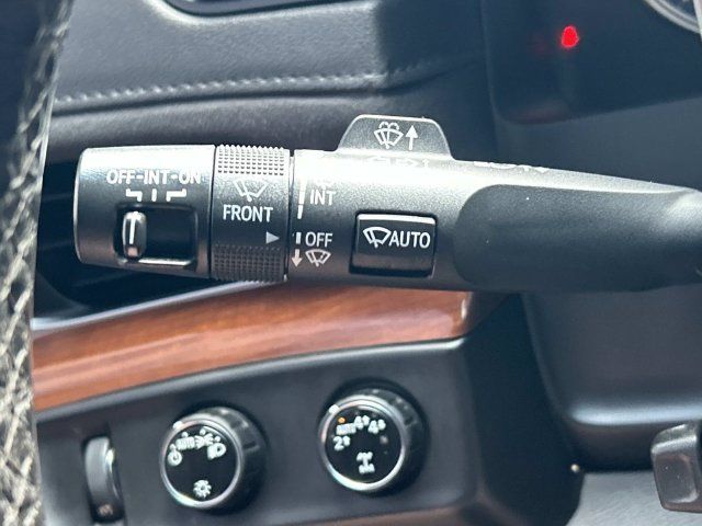 Used 2019 Cadillac Escalade ESV Premium Luxury AWD/4WD image 30