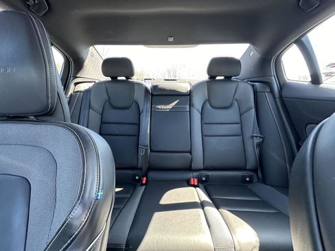 Used 2019 Volvo S60 T5 R-Design image 13