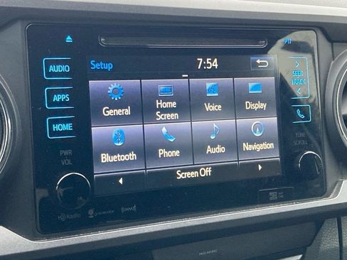 Used 2018 Toyota Tacoma TRD Sport w/ Technology Package image 19