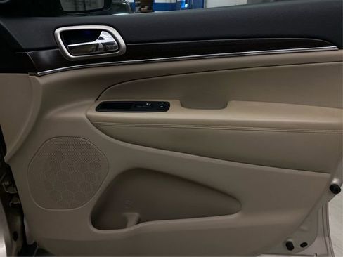 Used 2014 Jeep Grand Cherokee Limited w/ Trailer Tow Group IV image 25