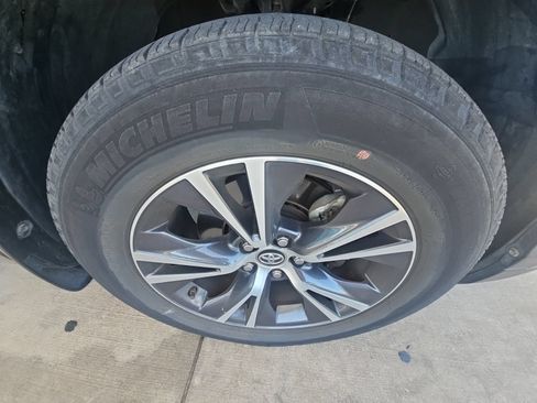 Used 2018 Toyota Highlander LE FWD image 22