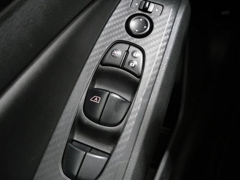 Used 2024 Nissan Altima 2.5 SV FWD image 12