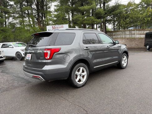 Used 2017 Ford Explorer XLT w/ Equipment Group 202A AWD/4WD image 6