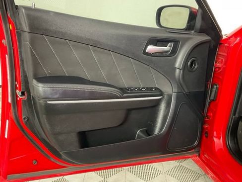 Used 2022 Dodge Charger SXT RWD image 11