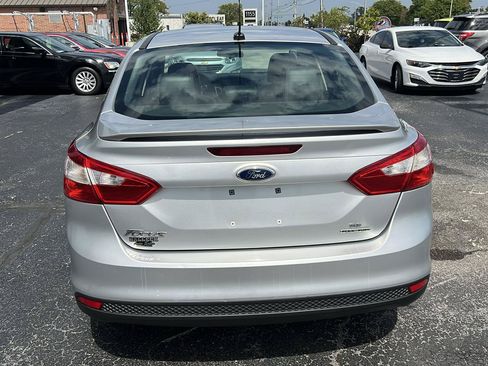 Used 2014 Ford Focus SE w/ Equipment Group 201A FWD image 4