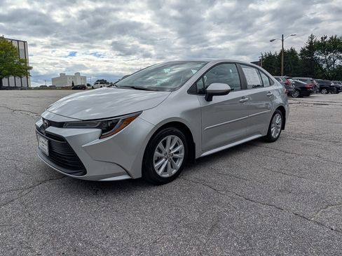 Used 2026 Toyota Corolla LE w/ LE Premium Package FWD image 7