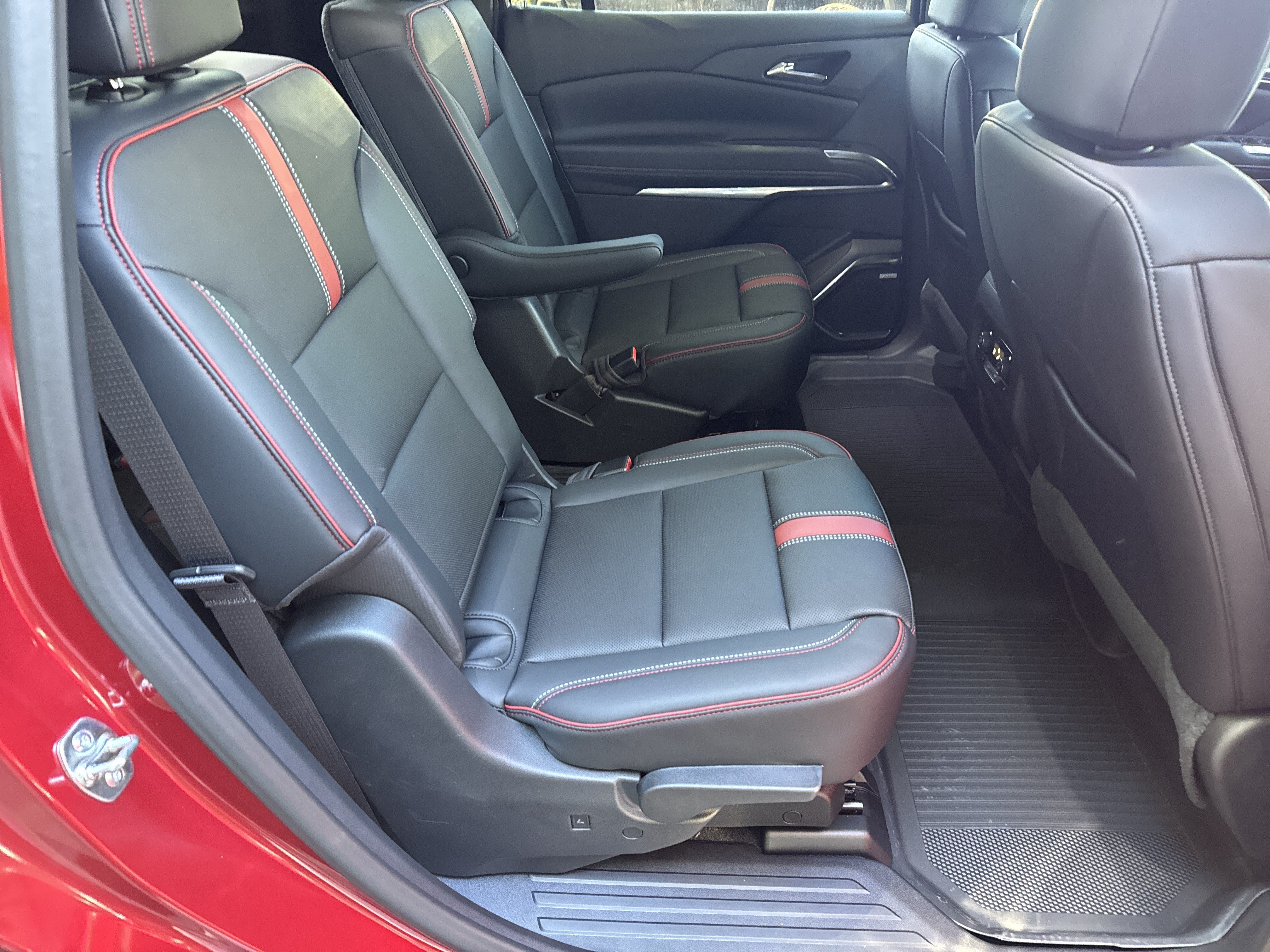 New 2027 Chevrolet Traverse RS w/ LPO, Floor Liner Package FWD image 15