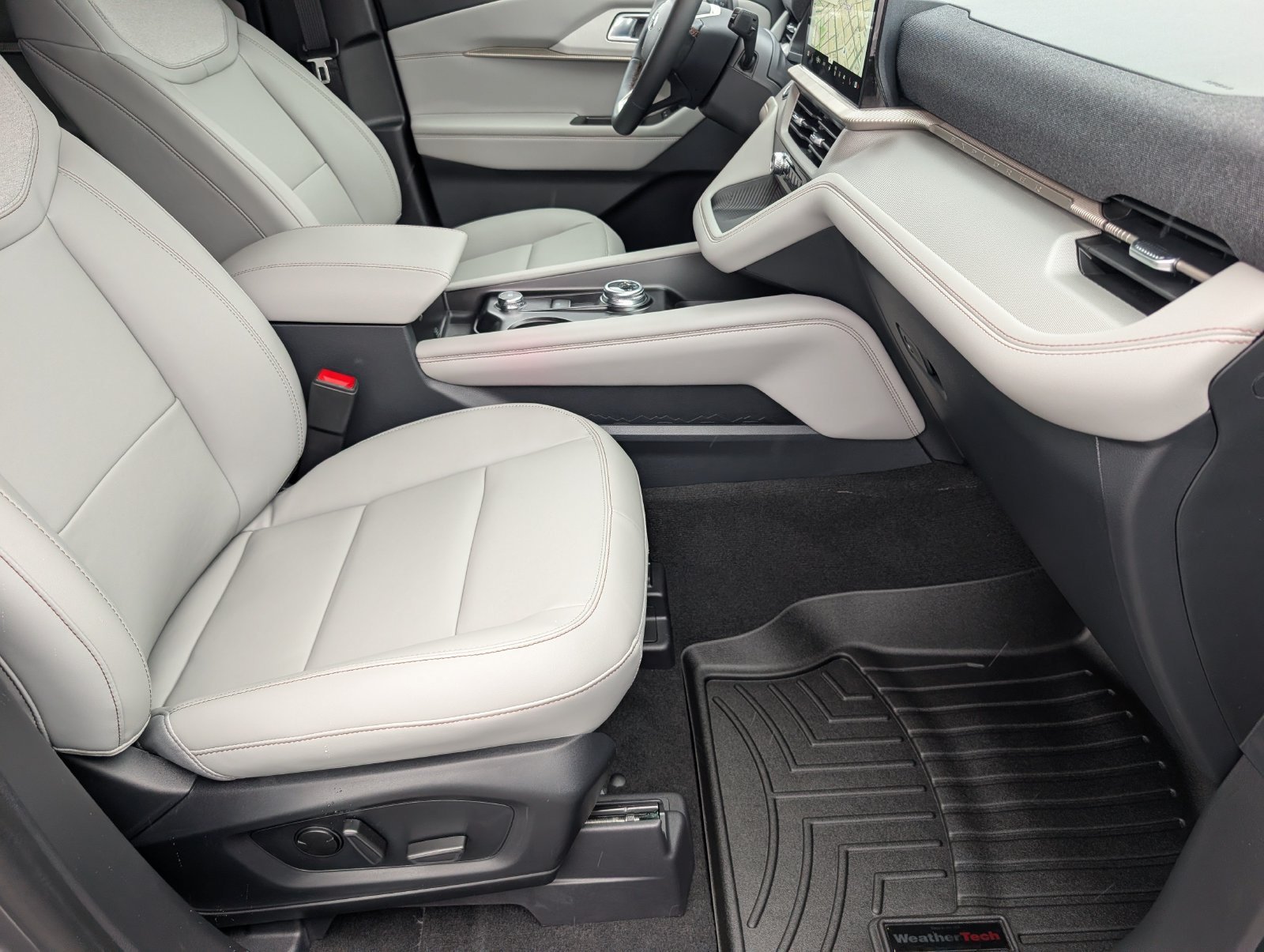 New 2027 Ford Explorer Active w/ Active Comfort Package RWD image 28