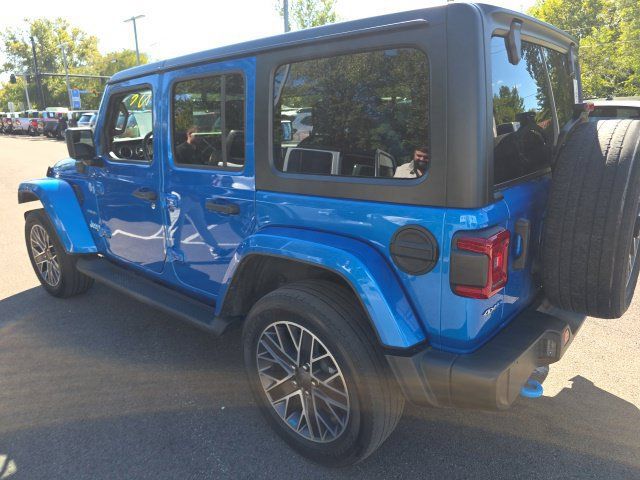 Used 2023 Jeep Wrangler Unlimited Sahara w/ Cold Weather Group AWD/4WD image 9
