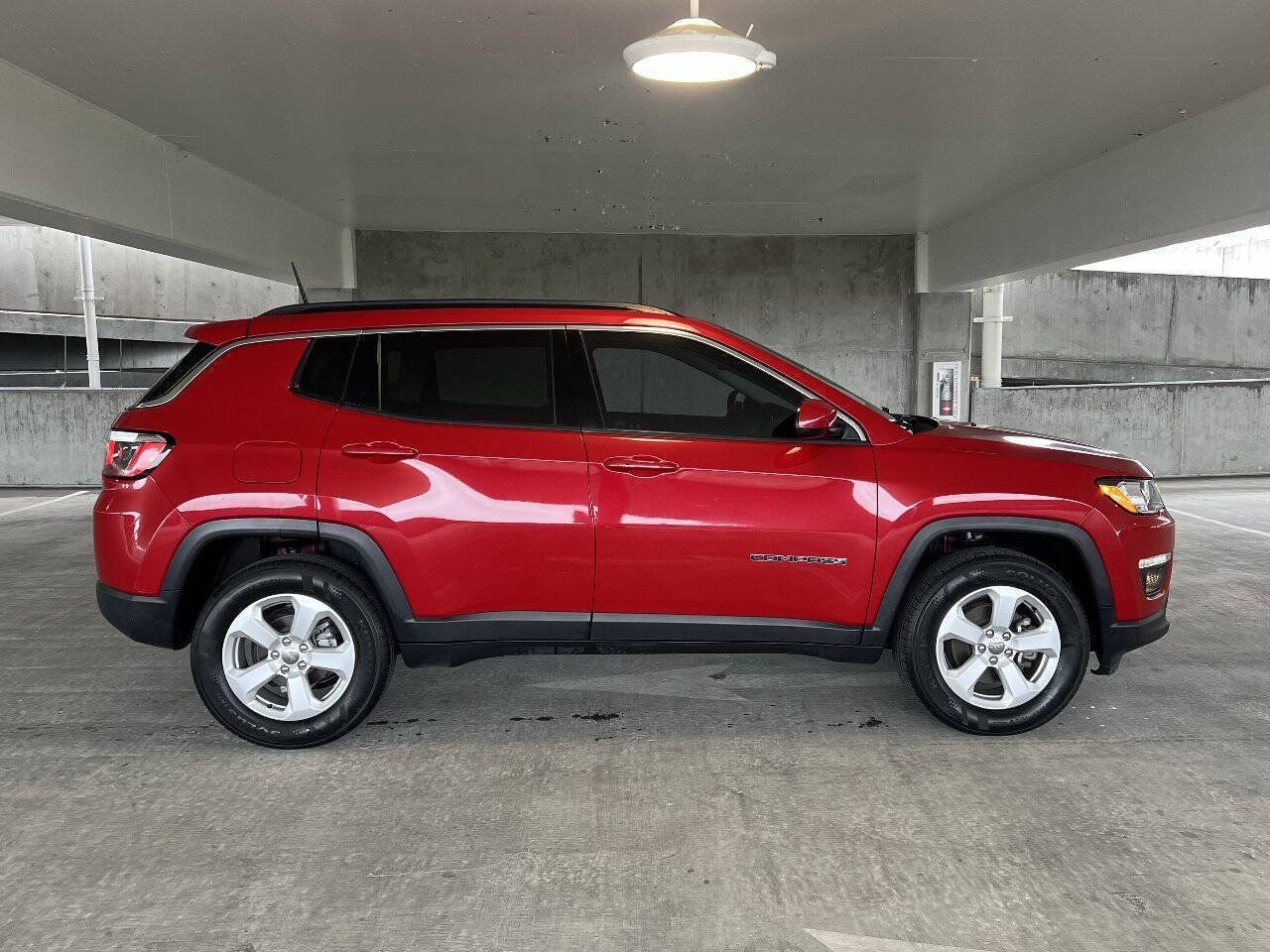 Used 2018 Jeep Compass Latitude AWD/4WD image 11