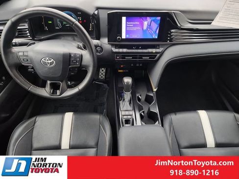 Used 2025 Toyota Camry SE image 27