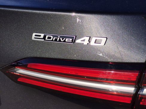 Certified 2024 BMW i5 eDrive40i w/ M Sport Package image 10