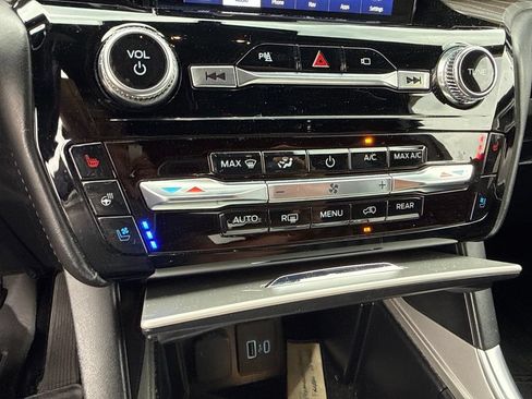 Used 2023 Ford Explorer Platinum w/ Premium Technology Package AWD/4WD image 21