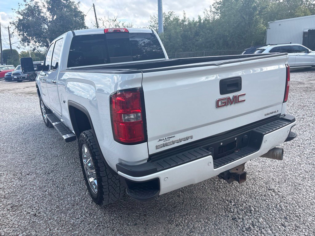 Used 2019 GMC Sierra 2500 Denali w/ Duramax Plus Package AWD/4WD image 3