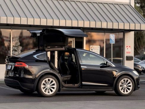 Used 2017 Tesla Model X 75D image 8