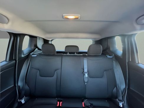 Used 2017 Jeep Renegade Trailhawk image 18