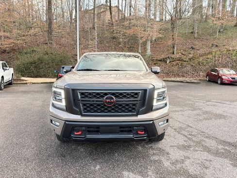 Used 2023 Nissan Titan PRO-4X w/ Pro-4x Convenience Package image 8