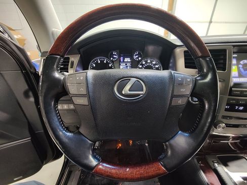 Used 2015 Lexus LX 570 4WD w/ Luxury Package image 34