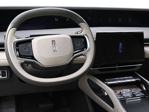New 2025 Lincoln Nautilus Reserve image 12