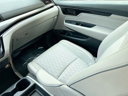 Used 2023 Honda Odyssey Elite image 24