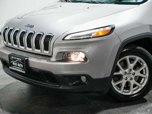 Used 2016 Jeep Cherokee Latitude FWD image 10
