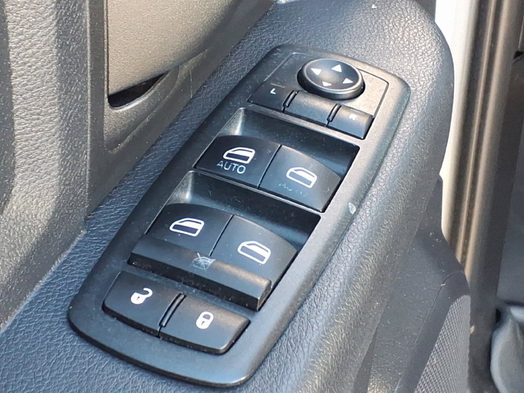 Used 2015 RAM 1500 Express AWD/4WD image 12