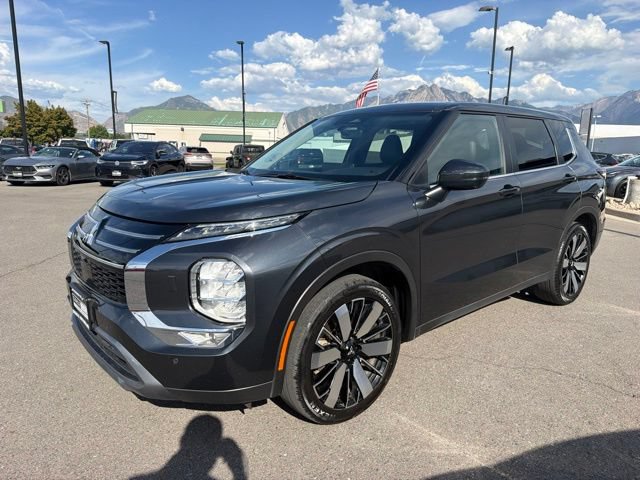 Used 2025 Mitsubishi Outlander SE AWD/4WD image 3