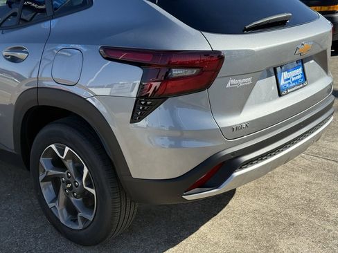 New 2025 Chevrolet Trax LT w/ Driver Confidence Package image 15