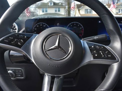 Used 2025 Mercedes-Benz GLA 250 image 15