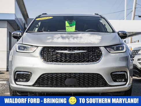 Used 2023 Chrysler Pacifica Limited image 2