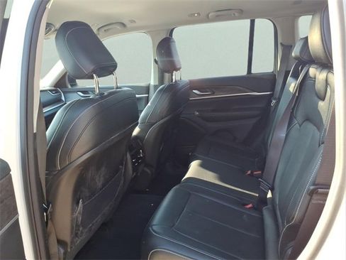 Used 2023 Jeep Grand Cherokee Limited image 8