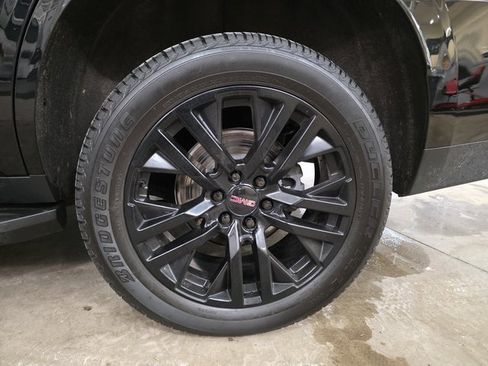 Used 2021 GMC Yukon SLT w/ SLT Premium Package image 35