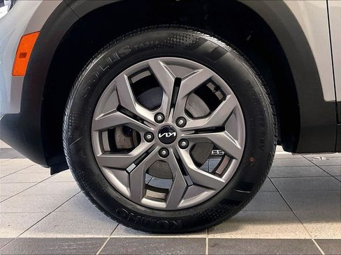 Used 2024 Kia Seltos LX AWD/4WD image 7