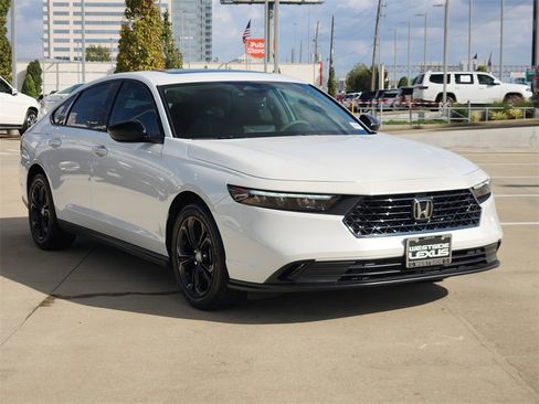 Used 2025 Honda Accord SE image 3