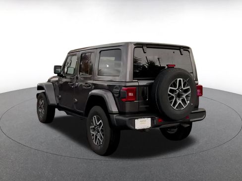 Used 2025 Jeep Wrangler Sahara image 9