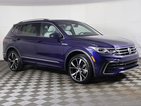 Used 2022 Volkswagen Tiguan SEL R-Line image 45