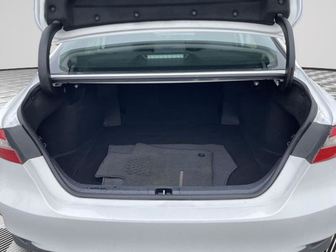 Used 2020 Toyota Camry LE image 14