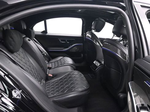 Used 2022 Mercedes-Benz S 580 4MATIC Sedan w/ AMG Line Package image 18