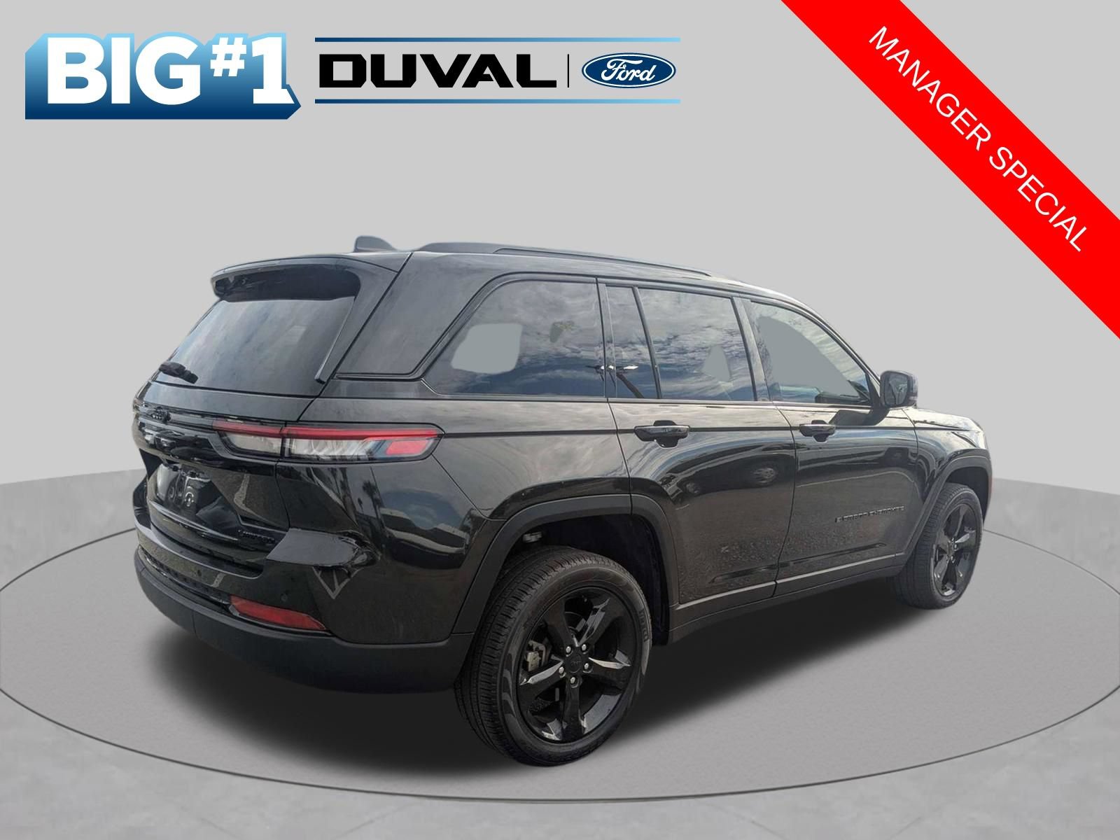 Used 2024 Jeep Grand Cherokee Limited w/ Black Appearance Package AWD/4WD image 4