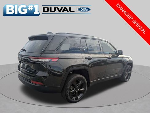 Used 2024 Jeep Grand Cherokee Limited w/ Black Appearance Package AWD/4WD image 4